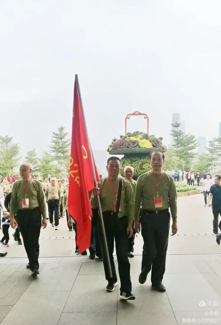 手足之情战友相扶，团队合作展现默契的简单介绍